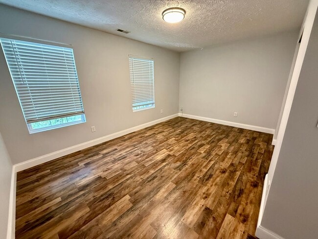 Building Photo - Spacious 4-Bedroom Home in the Licking Heights School District