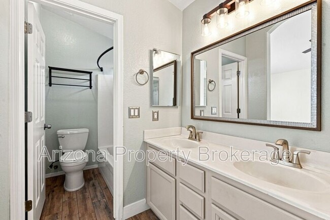 Building Photo - 1885 E Palomino Dr