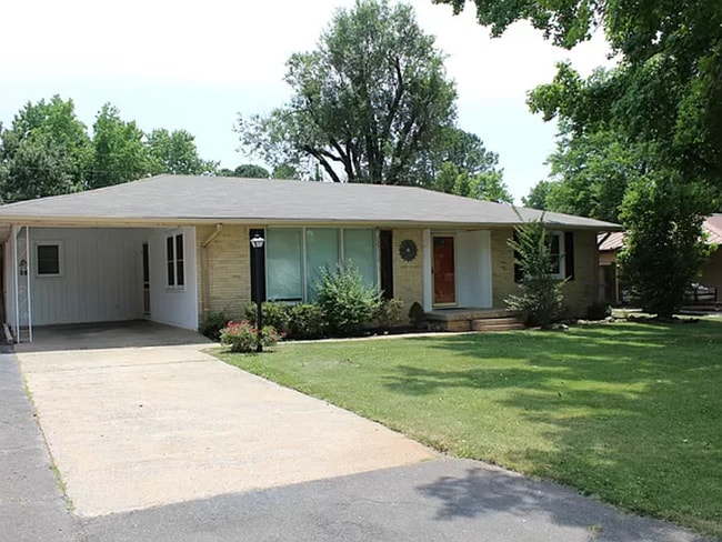 Primary Photo - Welcome Home - 3 Bedroom 1.5 Bathroom Fami...