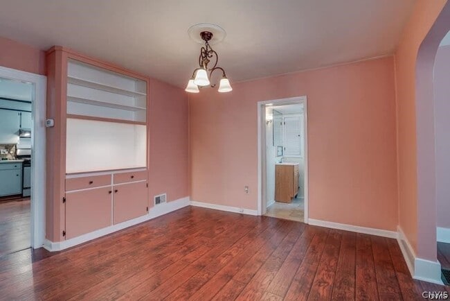 Building Photo - 637 Coffeen St