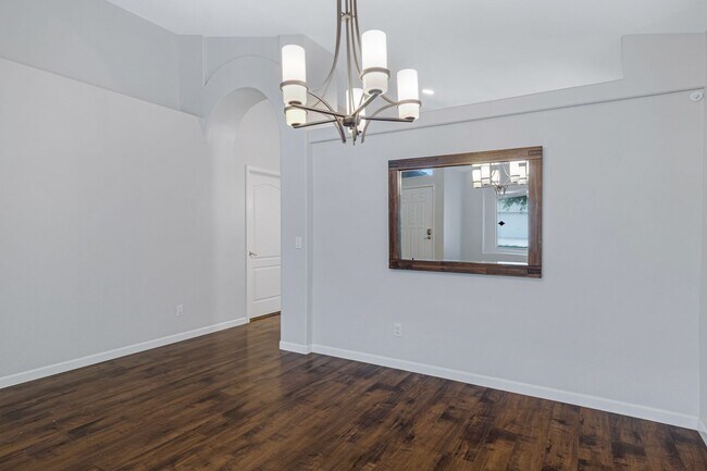 Building Photo - 4 Bedroom/2 Bathroom Remodeled home with S...