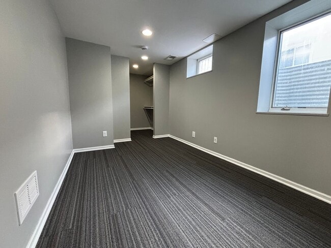 Building Photo - Amazing 3 Bedroom 1 Bathroom Townhome in Robbinsdale!!
