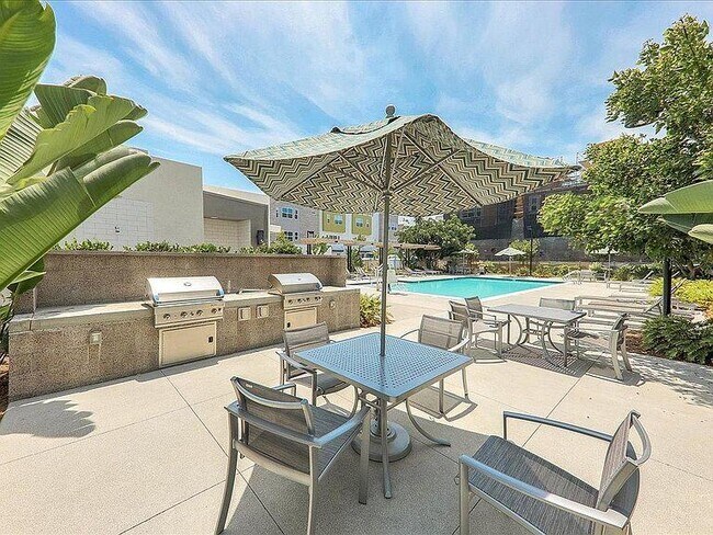 Building Photo - 927 E Mason Ln