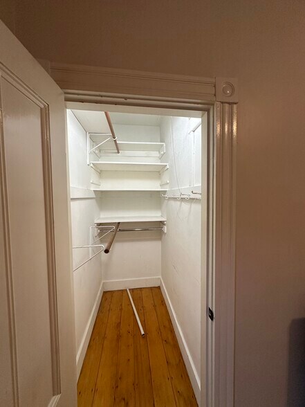 Building Photo - 38 Hobson St