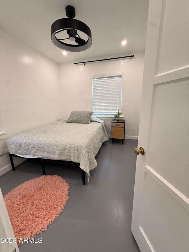 Building Photo - 2708 N Dayton St