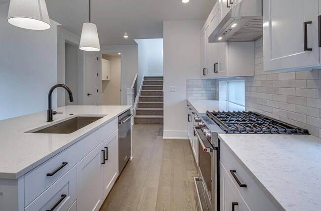 Building Photo - Spacious Westside Home with Loft and Upgra...
