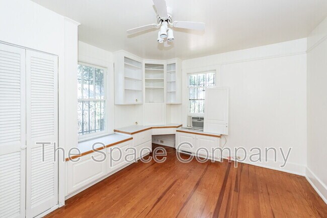 Building Photo - 25 8th Ave