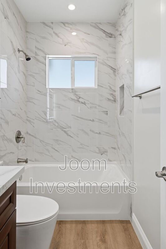 Building Photo - 9546 W Live Oak Ave