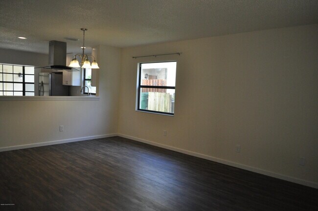 Building Photo - 165 Seawind Dr