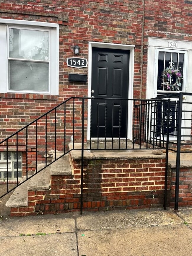 Building Photo - 1542 S 27th St