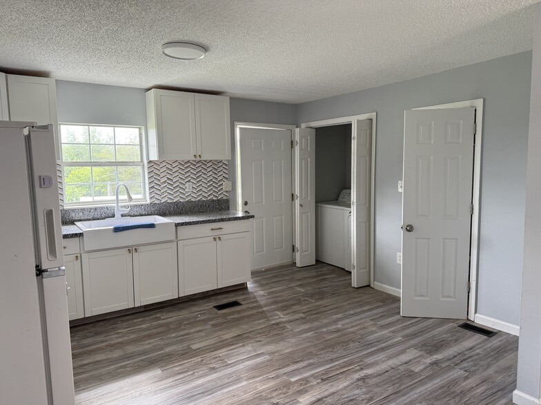 Building Photo - 3028 Toms Way