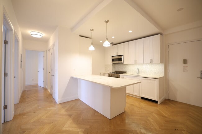 Interior Photo - Lexington Towers