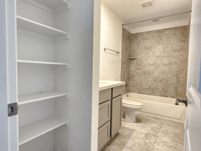 Building Photo - 202 Doodle Ln