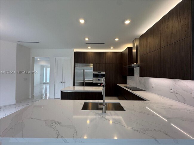 Building Photo - 19749 NE 16th Pl