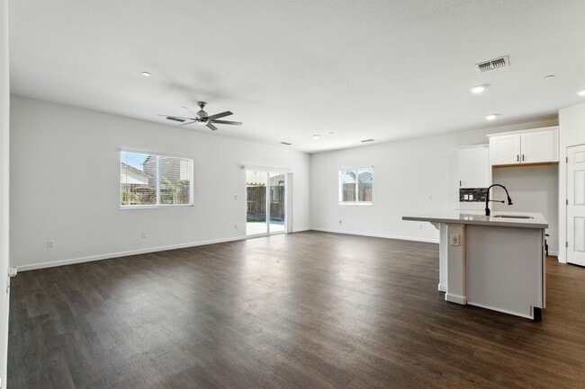 Building Photo - Modern, solar-ready, 3 bed / 2 bath House ...