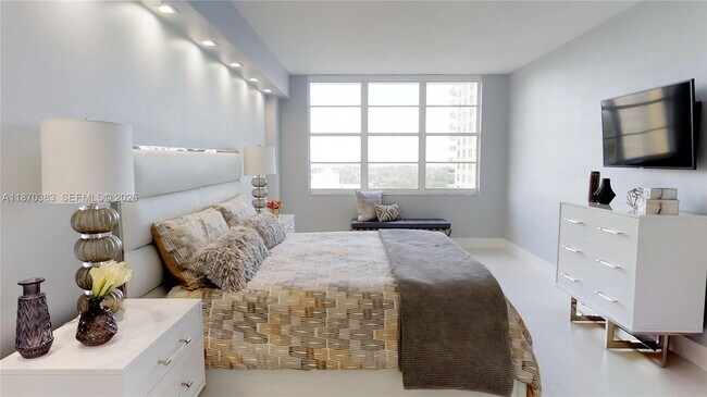 Building Photo - 5601 Collins Ave