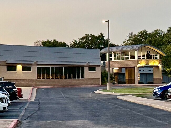Building Photo - 1301 W Waco St