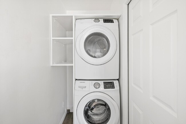 Building Photo - Charming 1 Bedroom, 1 Bathroom Apartment