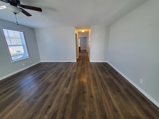 Building Photo - 19 Hummingbird Dr