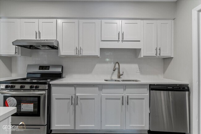 Building Photo - 1701 Hawthorne Ave