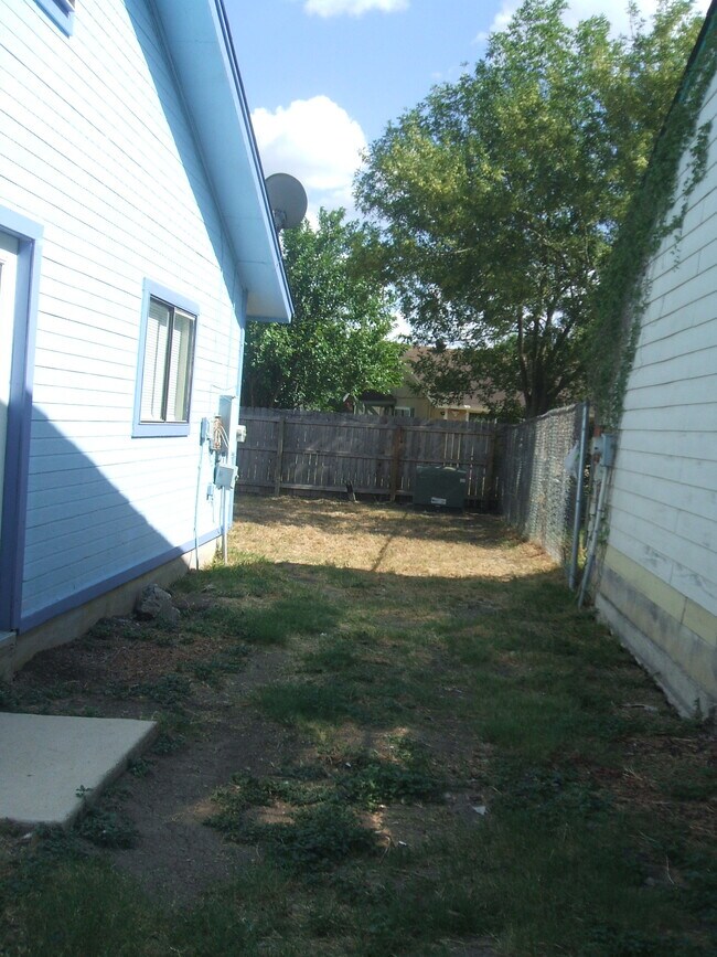 Building Photo - 5920 Mission Sunrise