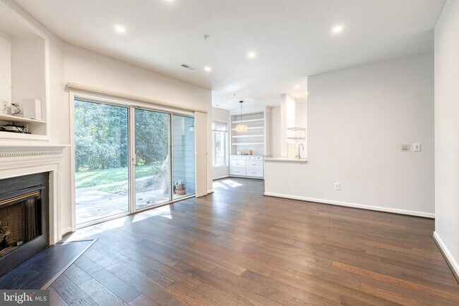 Building Photo - 645 Oakland Hills Dr