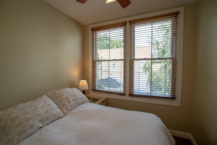 Building Photo - 3238 N Hoyne Ave