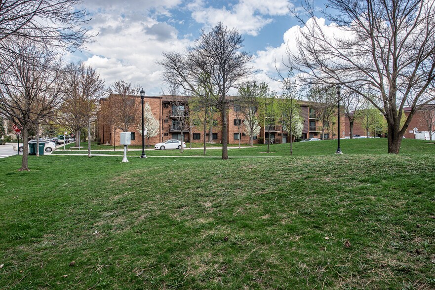 Building Photo - 5525 N Chester Ave