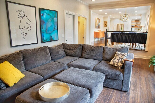 Building Photo - 2S316 Arrowhead Dr