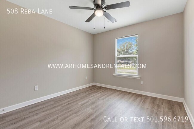 Building Photo - 508 Reba Ln