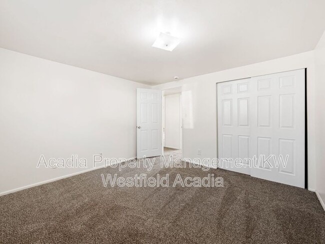 Building Photo - 255 500 N