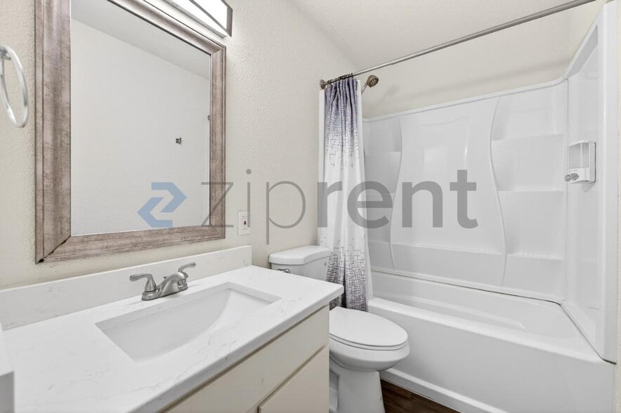 Building Photo - Unit 5022