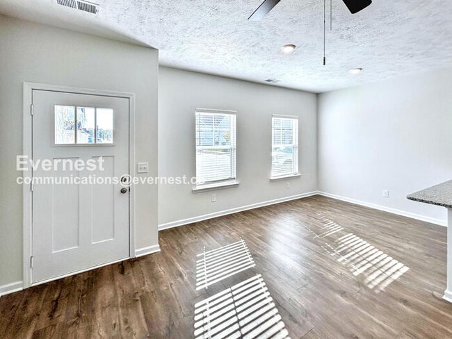 Building Photo - 204 Ansley Wy