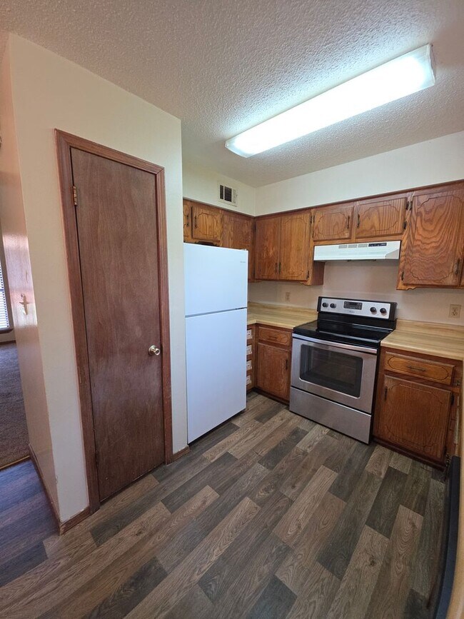 Building Photo - 1208 S Frankfort Ave