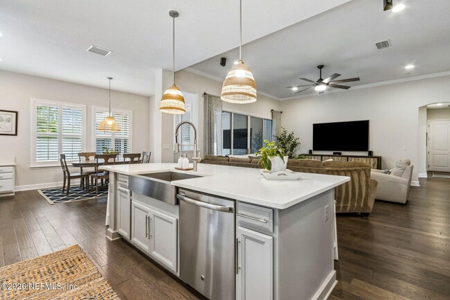 Building Photo - 209 Manor Ln