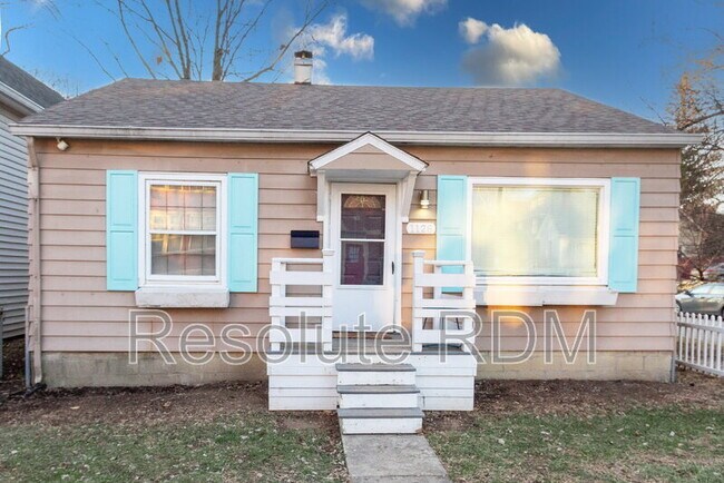 Primary Photo - 1128 Sterling St