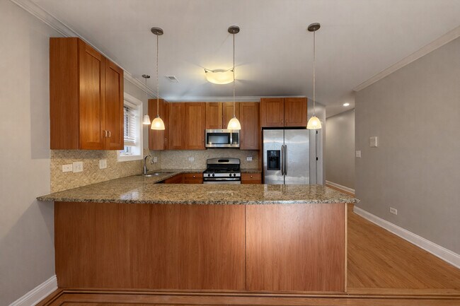 Building Photo - 6621 S Ingleside Ave