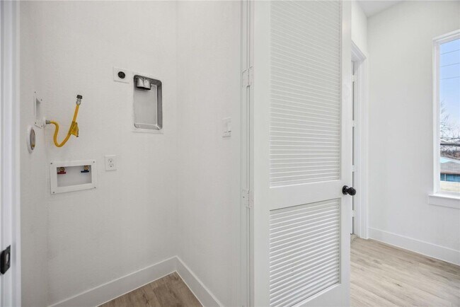 Building Photo - 8103 Calhoun Rd