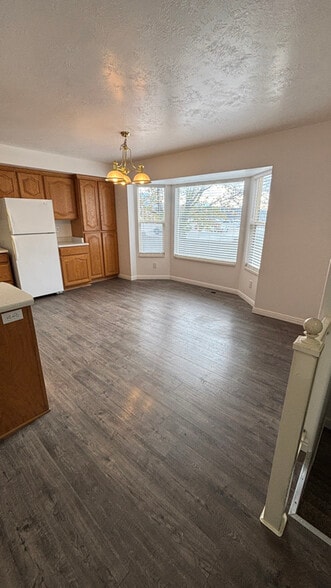 Building Photo - 631 W 20 N