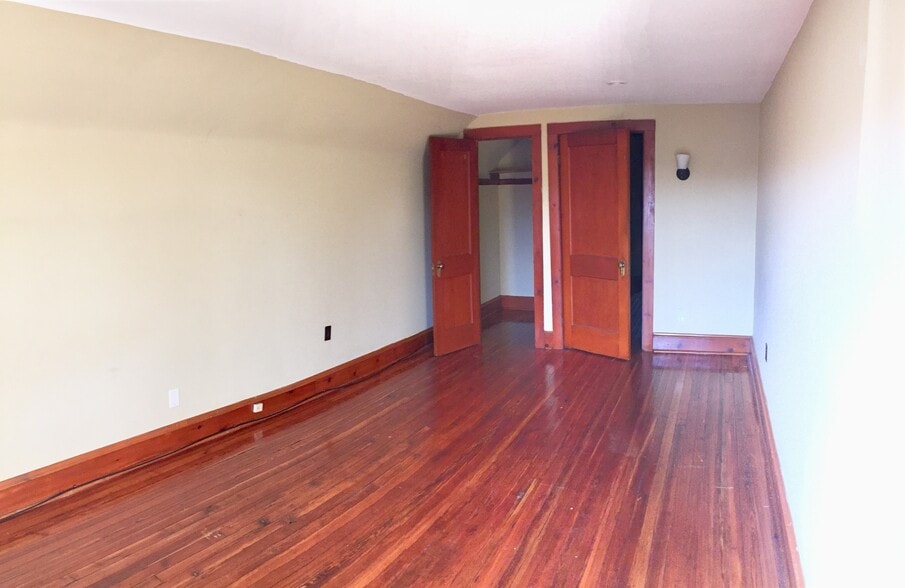 Building Photo - 906 W Lackawanna Ave
