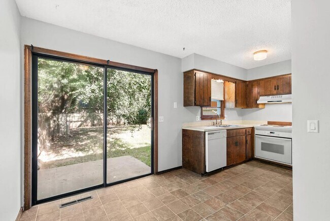 Building Photo - 3642 S Farm Rd 135