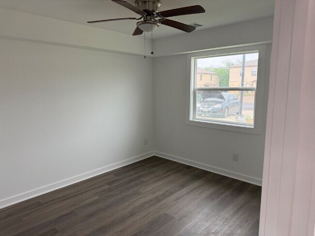 Building Photo - 7651 Oak Chase