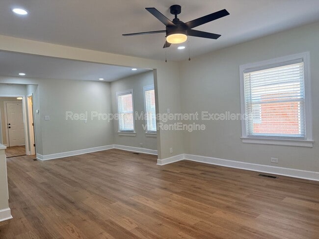 Building Photo - 114 E Club Blvd