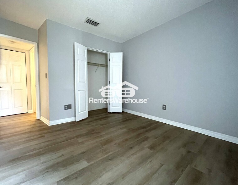 Building Photo - 300 S Florida Ave