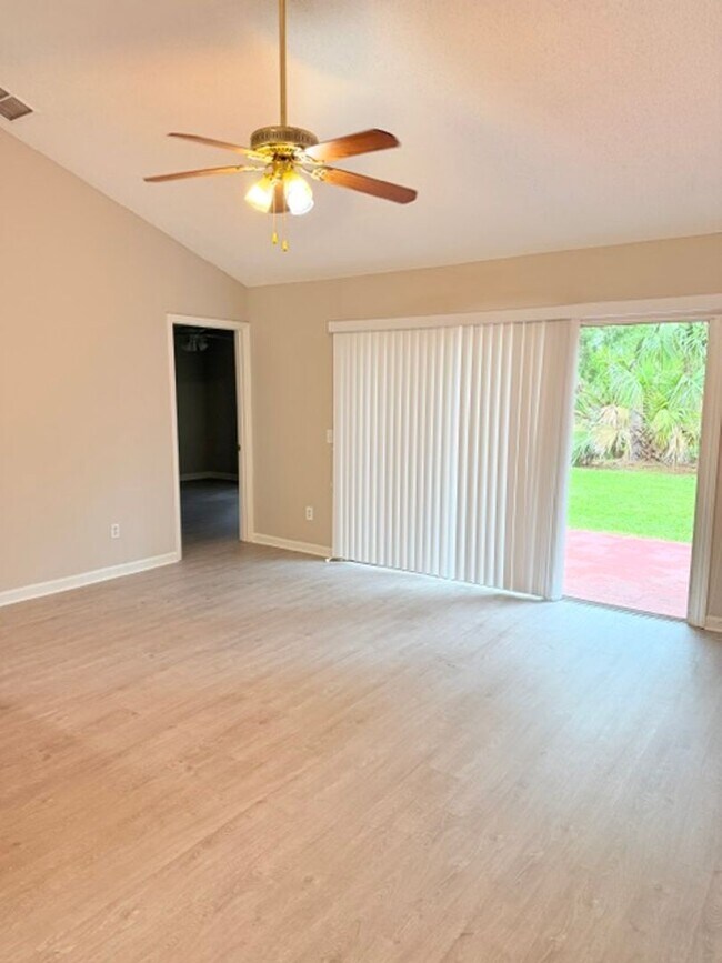 Building Photo - 25 Ryarbor Dr