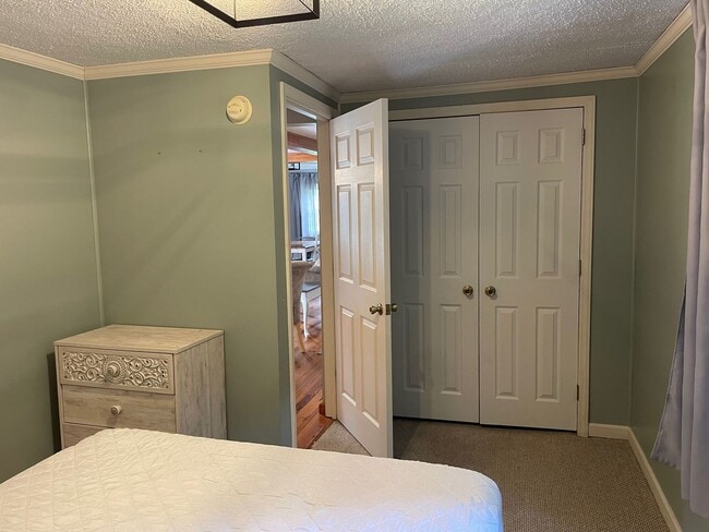 Building Photo - 2 BED, 1 BATH FULLY FURNISHED COTTAGE STYL...