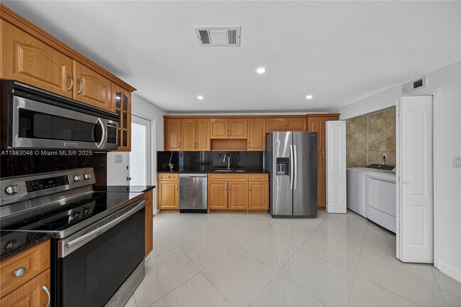Building Photo - 301 Bonaventure Blvd