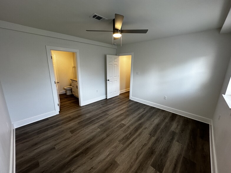 Primary Bedroom looking at hallway/en suite bathroom. - 3300 Nashville Ave