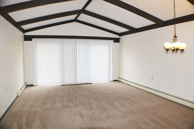 Building Photo - 16 Green Mountain Dr