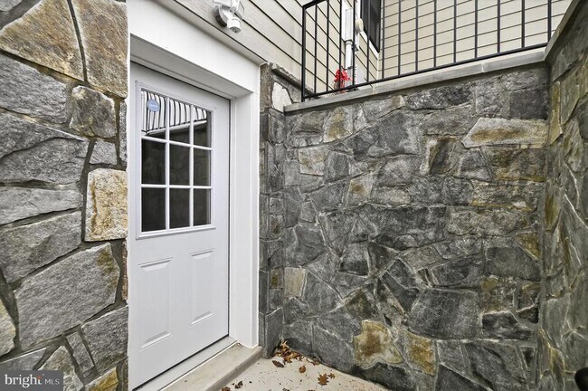 Building Photo - 7609 Croydon Pl